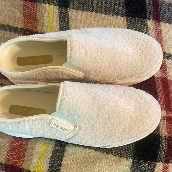 Nine West- EUC- size 9 mules/ clogs slip ons - Picture 8 of 14